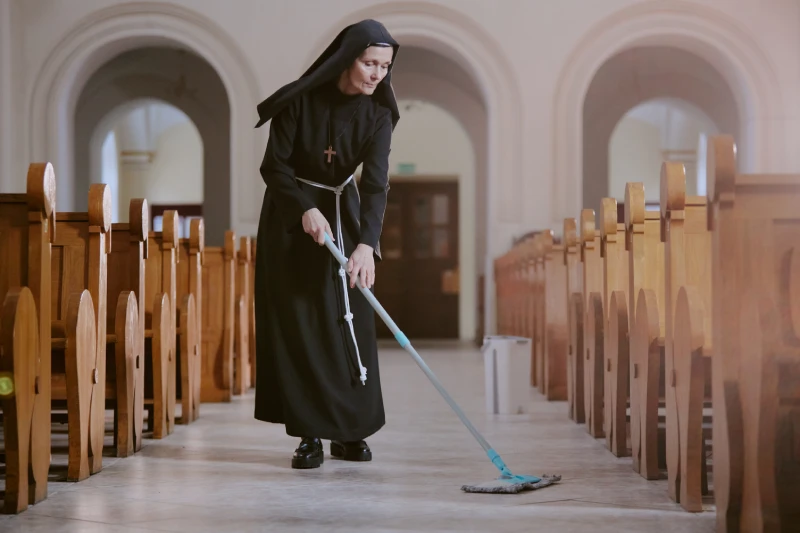 limpiar los objetos de una iglesia